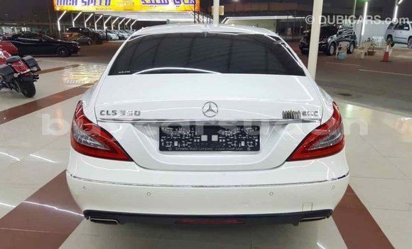 Buy Import Mercedes-Benz 190 (W201) White Car in Import - Dubai in Al Jazirah State Buy Import Mercedes-Benz 190 (W201) White Car in Import - Dubai in Al Jazirah State