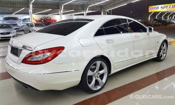 Buy Import Mercedes-Benz 190 (W201) White Car in Import - Dubai in Al Jazirah State Buy Import Mercedes-Benz 190 (W201) White Car in Import - Dubai in Al Jazirah State