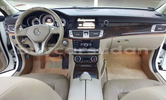 Buy Import Mercedes-Benz 190 (W201) White Car in Import - Dubai in Al Jazirah State Buy Import Mercedes-Benz 190 (W201) White Car in Import - Dubai in Al Jazirah State