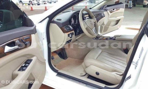 Buy Import Mercedes-Benz 190 (W201) White Car in Import - Dubai in Al Jazirah State Buy Import Mercedes-Benz 190 (W201) White Car in Import - Dubai in Al Jazirah State