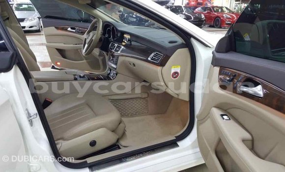 Buy Import Mercedes-Benz 190 (W201) White Car in Import - Dubai in Al Jazirah State Buy Import Mercedes-Benz 190 (W201) White Car in Import - Dubai in Al Jazirah State
