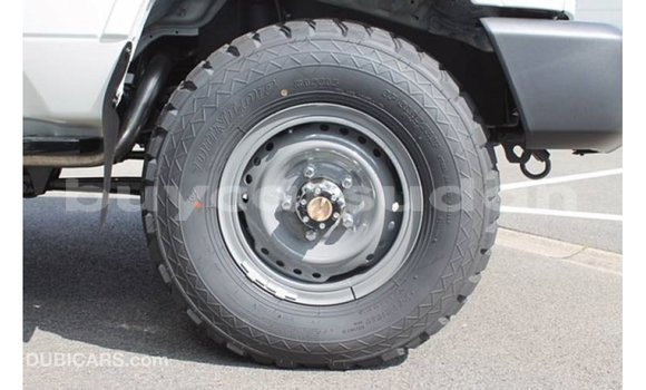 Acheter Import Voiture Toyota Land Cruiser Blanc à Import - Dubai, État d'Al Jazirah Acheter Import Voiture Toyota Land Cruiser Blanc à Import - Dubai, État d'Al Jazirah