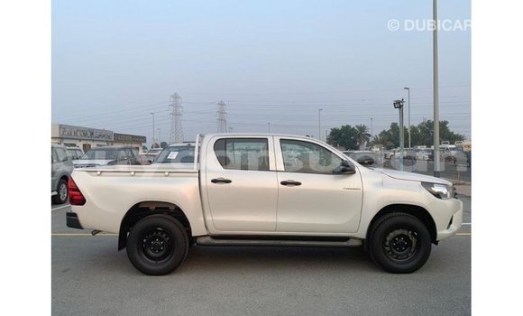 Acheter Import Voiture Toyota Hilux Blanc à Import - Dubai, État d'Al Jazirah Acheter Import Voiture Toyota Hilux Blanc à Import - Dubai, État d'Al Jazirah