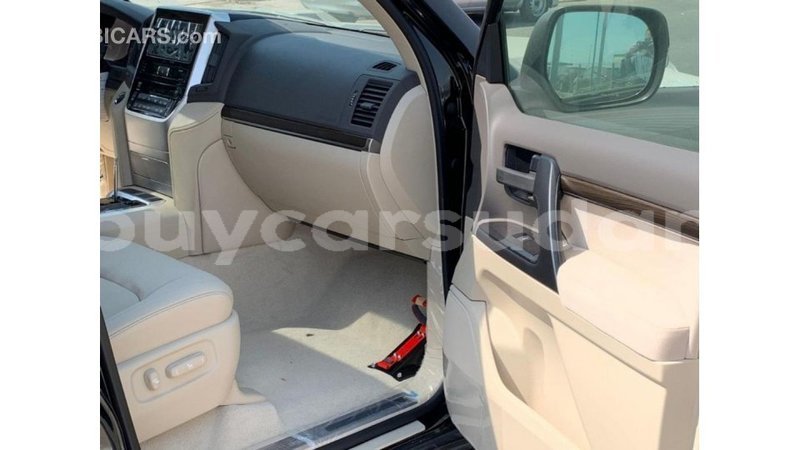 Big with watermark toyota land cruiser al jazirah state import dubai 1904