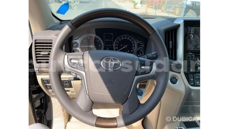 Big with watermark toyota land cruiser al jazirah state import dubai 1904