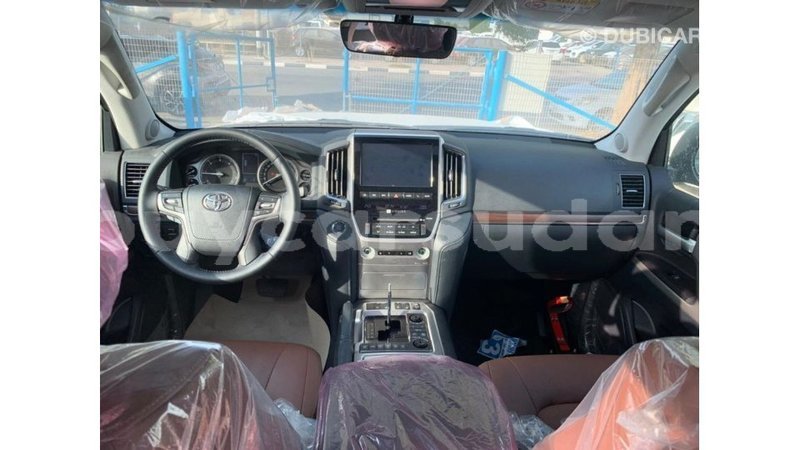 Big with watermark toyota land cruiser al jazirah state import dubai 1905