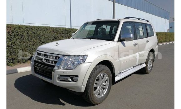 Acheter Import Voiture Mitsubishi Pajero Blanc à Import - Dubai, État d'Al Jazirah Acheter Import Voiture Mitsubishi Pajero Blanc à Import - Dubai, État d'Al Jazirah