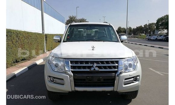 Acheter Import Voiture Mitsubishi Pajero Blanc à Import - Dubai, État d'Al Jazirah Acheter Import Voiture Mitsubishi Pajero Blanc à Import - Dubai, État d'Al Jazirah