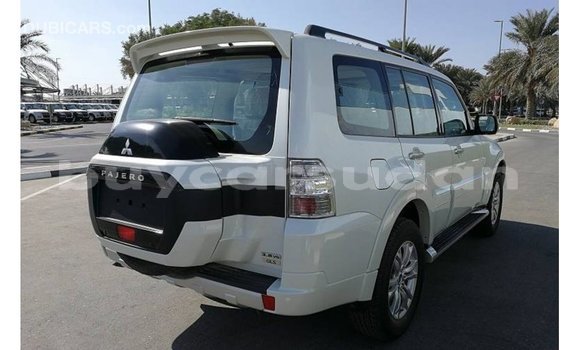 Acheter Import Voiture Mitsubishi Pajero Blanc à Import - Dubai, État d'Al Jazirah Acheter Import Voiture Mitsubishi Pajero Blanc à Import - Dubai, État d'Al Jazirah
