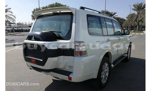 Acheter Import Voiture Mitsubishi Pajero Blanc à Import - Dubai, État d'Al Jazirah Acheter Import Voiture Mitsubishi Pajero Blanc à Import - Dubai, État d'Al Jazirah
