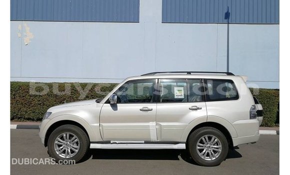 Acheter Import Voiture Mitsubishi Pajero Blanc à Import - Dubai, État d'Al Jazirah Acheter Import Voiture Mitsubishi Pajero Blanc à Import - Dubai, État d'Al Jazirah
