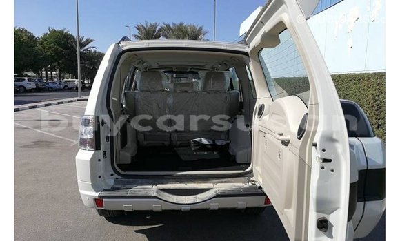 Acheter Import Voiture Mitsubishi Pajero Blanc à Import - Dubai, État d'Al Jazirah Acheter Import Voiture Mitsubishi Pajero Blanc à Import - Dubai, État d'Al Jazirah