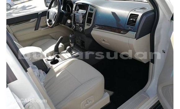 Acheter Import Voiture Mitsubishi Pajero Blanc à Import - Dubai, État d'Al Jazirah Acheter Import Voiture Mitsubishi Pajero Blanc à Import - Dubai, État d'Al Jazirah