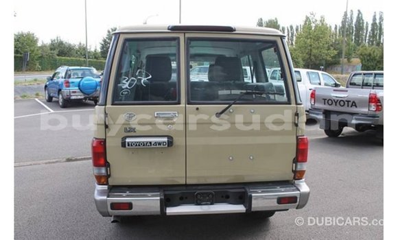Acheter Import Voiture Toyota Land Cruiser Beige à Import - Dubai, État d'Al Jazirah Acheter Import Voiture Toyota Land Cruiser Beige à Import - Dubai, État d'Al Jazirah