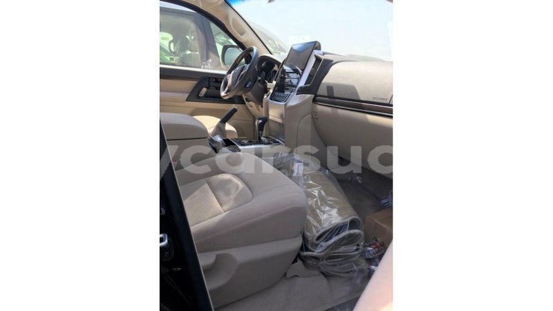 Big with watermark toyota land cruiser al jazirah state import dubai 1927