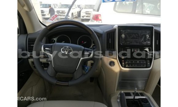 Buy Import Toyota Land Cruiser White Car in Import - Dubai in Al Jazirah State Buy Import Toyota Land Cruiser White Car in Import - Dubai in Al Jazirah State