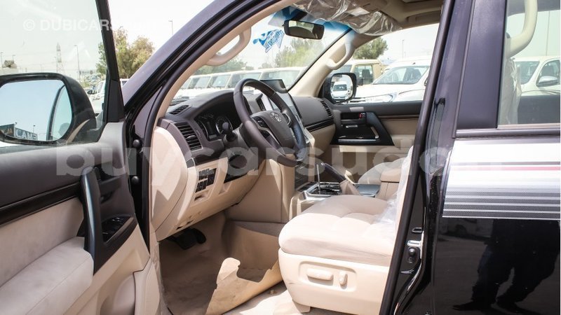 Big with watermark toyota land cruiser al jazirah state import dubai 1930