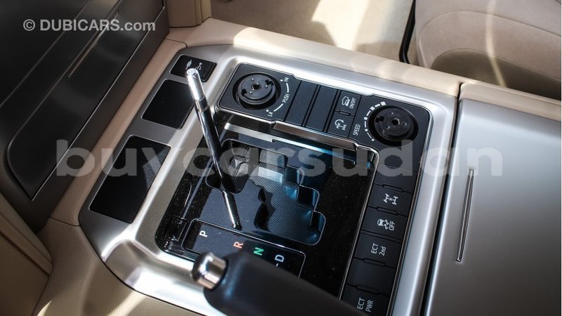 Big with watermark toyota land cruiser al jazirah state import dubai 1930