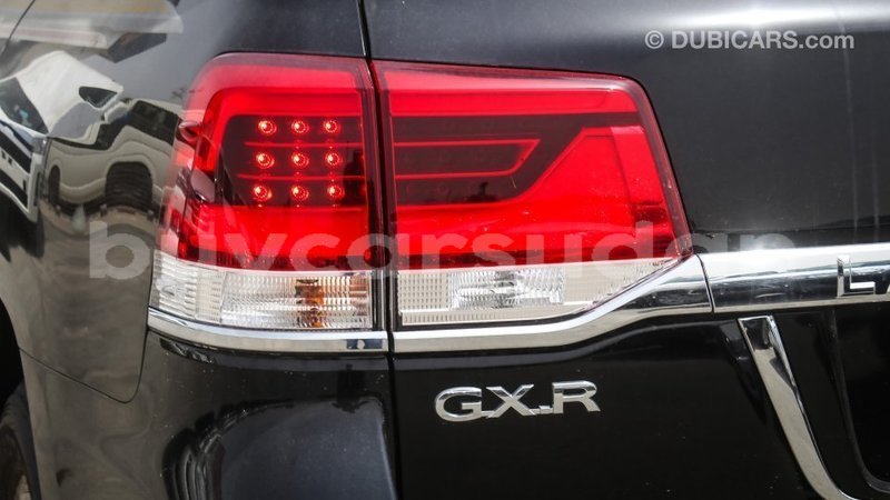 Big with watermark toyota land cruiser al jazirah state import dubai 1930