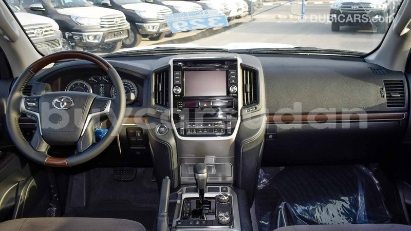 Big with watermark toyota land cruiser al jazirah state import dubai 1933