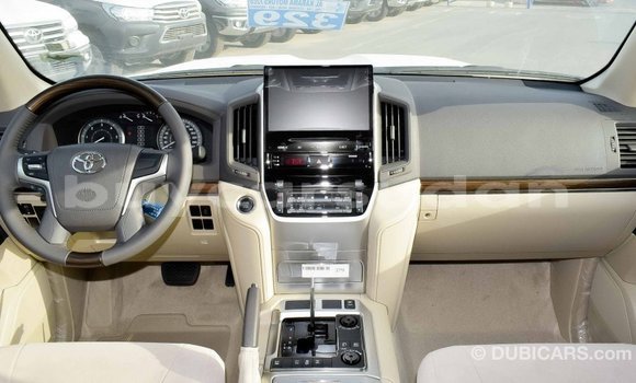 Buy Import Toyota Land Cruiser White Car in Import - Dubai in Al Jazirah State Buy Import Toyota Land Cruiser White Car in Import - Dubai in Al Jazirah State