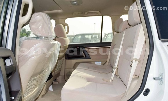 Buy Import Toyota Land Cruiser White Car in Import - Dubai in Al Jazirah State Buy Import Toyota Land Cruiser White Car in Import - Dubai in Al Jazirah State