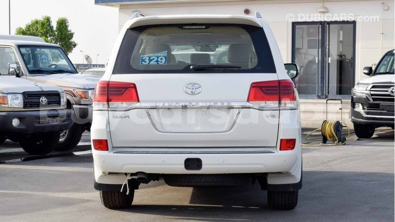Big with watermark toyota land cruiser al jazirah state import dubai 1939