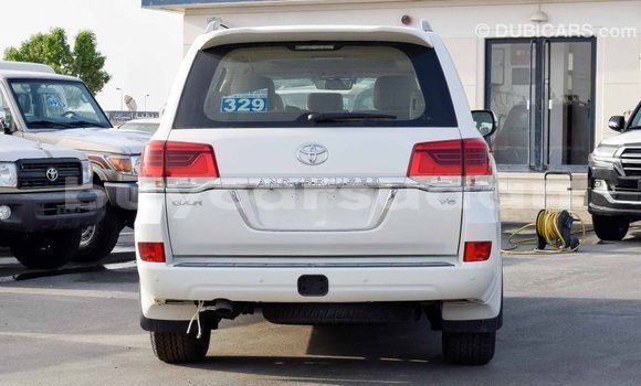 Buy Import Toyota Land Cruiser White Car in Import - Dubai in Al Jazirah State Buy Import Toyota Land Cruiser White Car in Import - Dubai in Al Jazirah State