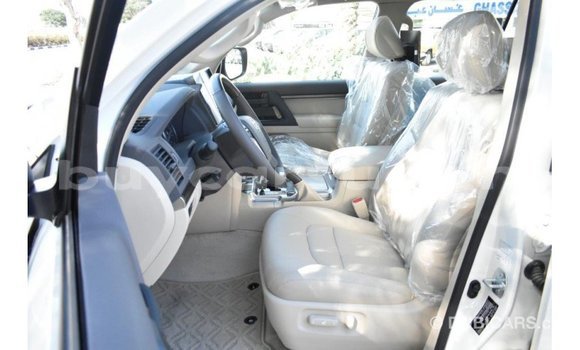 Buy Import Toyota Land Cruiser White Car in Import - Dubai in Al Jazirah State Buy Import Toyota Land Cruiser White Car in Import - Dubai in Al Jazirah State