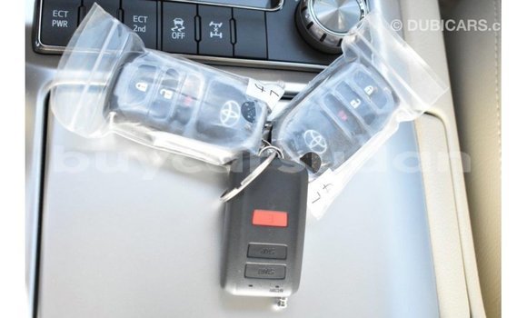 Buy Import Toyota Land Cruiser White Car in Import - Dubai in Al Jazirah State Buy Import Toyota Land Cruiser White Car in Import - Dubai in Al Jazirah State