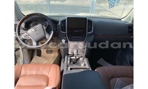 Buy Import Toyota Land Cruiser White Car in Import - Dubai in Al Jazirah State Buy Import Toyota Land Cruiser White Car in Import - Dubai in Al Jazirah State