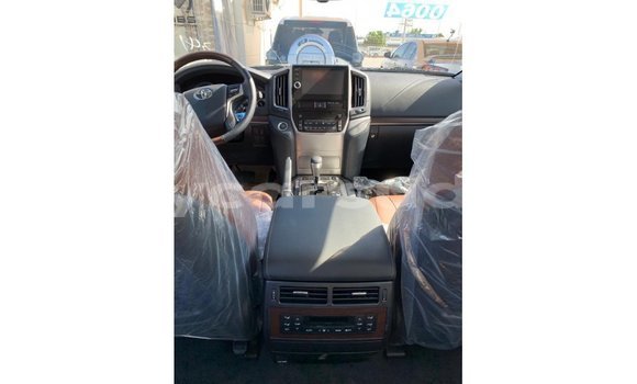 Buy Import Toyota Land Cruiser White Car in Import - Dubai in Al Jazirah State Buy Import Toyota Land Cruiser White Car in Import - Dubai in Al Jazirah State