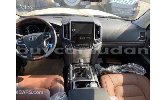 Buy Import Toyota Land Cruiser White Car in Import - Dubai in Al Jazirah State Buy Import Toyota Land Cruiser White Car in Import - Dubai in Al Jazirah State