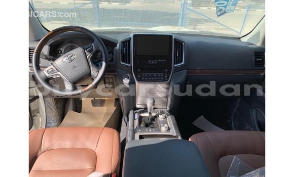 Buy Import Toyota Land Cruiser White Car in Import - Dubai in Al Jazirah State Buy Import Toyota Land Cruiser White Car in Import - Dubai in Al Jazirah State