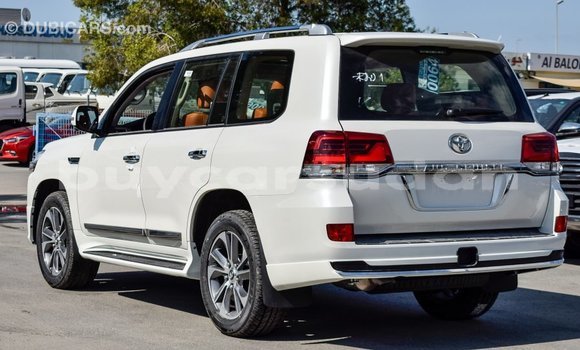 Buy Import Toyota Land Cruiser White Car in Import - Dubai in Al Jazirah State Buy Import Toyota Land Cruiser White Car in Import - Dubai in Al Jazirah State