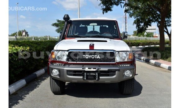 Acheter Import Voiture Toyota Land Cruiser Rouge à Import - Dubai, État d'Al Jazirah Acheter Import Voiture Toyota Land Cruiser Rouge à Import - Dubai, État d'Al Jazirah