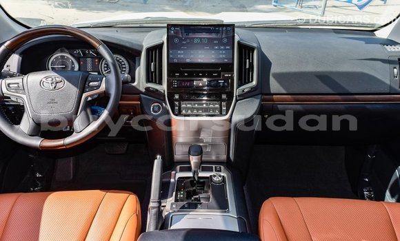 Acheter Import Voiture Toyota Land Cruiser Blanc à Import - Dubai, État d'Al Jazirah Acheter Import Voiture Toyota Land Cruiser Blanc à Import - Dubai, État d'Al Jazirah