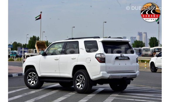 Buy Import Toyota HiAce White Truck in Import - Dubai in Al Jazirah State Buy Import Toyota HiAce White Truck in Import - Dubai in Al Jazirah State