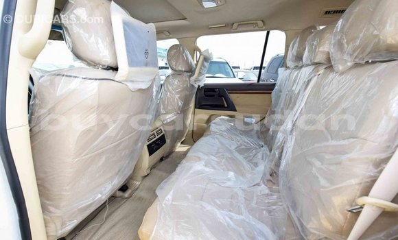 Buy Import Toyota Land Cruiser White Car in Import - Dubai in Al Jazirah State Buy Import Toyota Land Cruiser White Car in Import - Dubai in Al Jazirah State