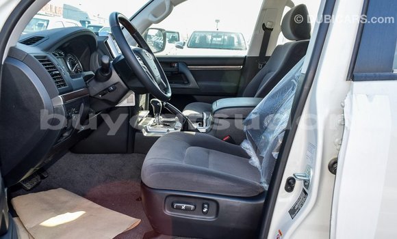 Acheter Import Voiture Toyota Land Cruiser Blanc à Import - Dubai, État d'Al Jazirah Acheter Import Voiture Toyota Land Cruiser Blanc à Import - Dubai, État d'Al Jazirah