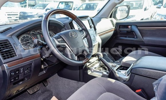 Acheter Import Voiture Toyota Land Cruiser Blanc à Import - Dubai, État d'Al Jazirah Acheter Import Voiture Toyota Land Cruiser Blanc à Import - Dubai, État d'Al Jazirah