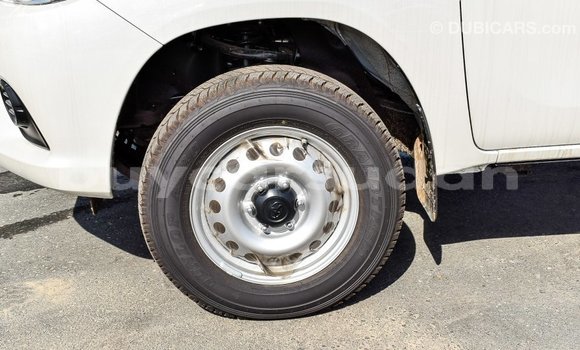 Buy Import Toyota Hilux White Car in Import - Dubai in Al Jazirah State Buy Import Toyota Hilux White Car in Import - Dubai in Al Jazirah State