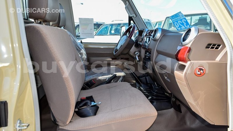 Big with watermark toyota land cruiser al jazirah state import dubai 1982