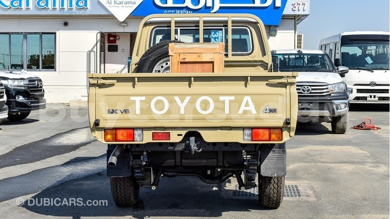 Big with watermark toyota land cruiser al jazirah state import dubai 1982