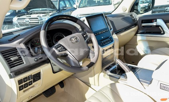 Buy Import Toyota Land Cruiser White Car in Import - Dubai in Al Jazirah State Buy Import Toyota Land Cruiser White Car in Import - Dubai in Al Jazirah State