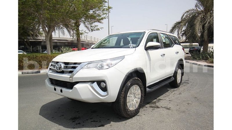 Big with watermark toyota fortuner al jazirah state import dubai 2005