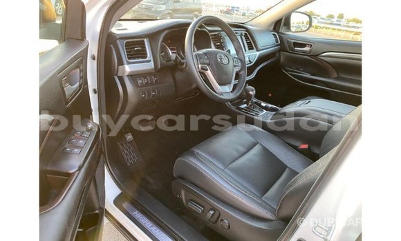 Buy Import Toyota Highlander White Car in Import - Dubai in Al Jazirah State Buy Import Toyota Highlander White Car in Import - Dubai in Al Jazirah State
