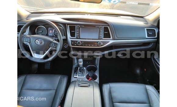 Buy Import Toyota Highlander White Car in Import - Dubai in Al Jazirah State Buy Import Toyota Highlander White Car in Import - Dubai in Al Jazirah State