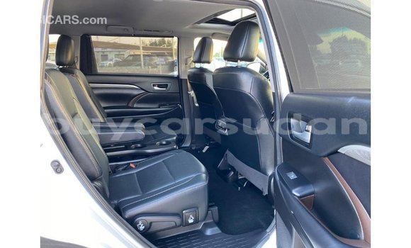 Buy Import Toyota Highlander White Car in Import - Dubai in Al Jazirah State Buy Import Toyota Highlander White Car in Import - Dubai in Al Jazirah State