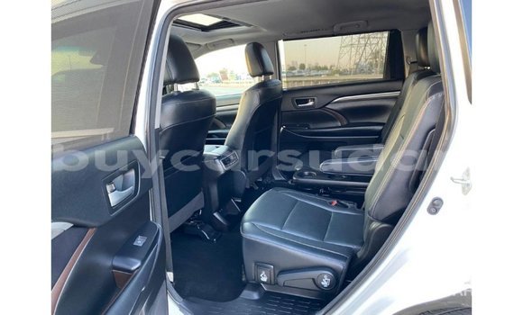 Buy Import Toyota Highlander White Car in Import - Dubai in Al Jazirah State Buy Import Toyota Highlander White Car in Import - Dubai in Al Jazirah State